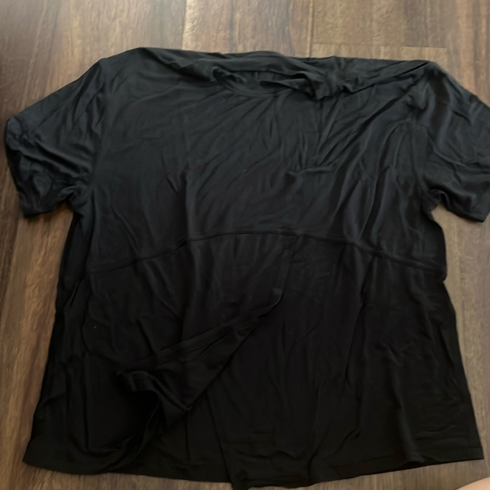 Lululemon black size 6 top with the tags removed